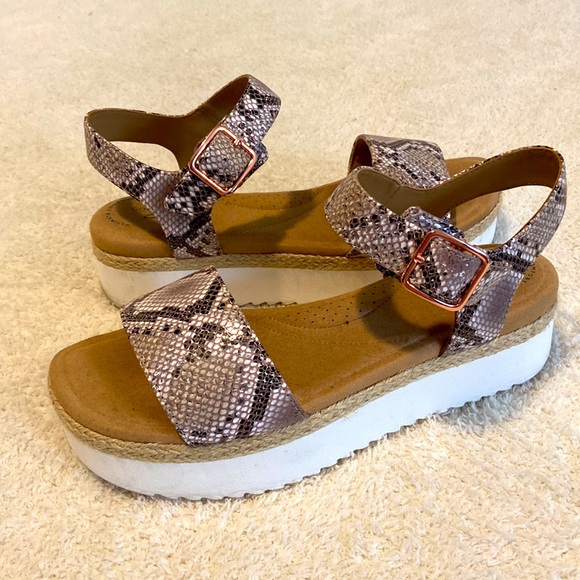 Clark’s brand platform sandal - women’s size 8.5 - Picture 3 of 6